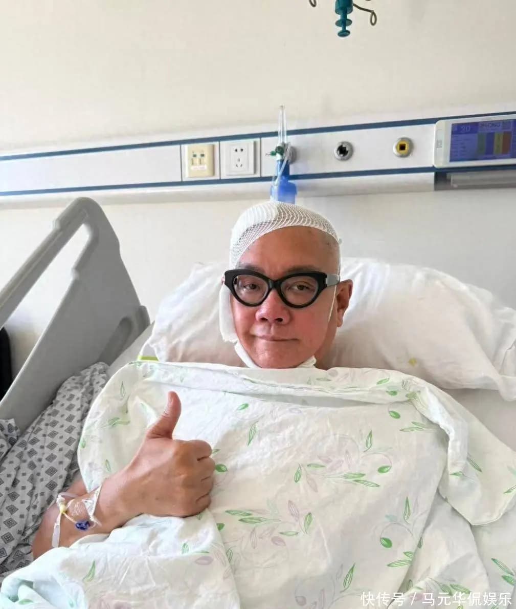 李偲菘李伟菘双胞胎兄弟合影