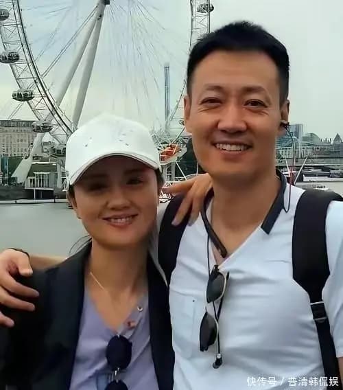 辛柏青与朱媛媛年轻时的恩爱合影,两人从校园到婚纱的甜蜜回忆