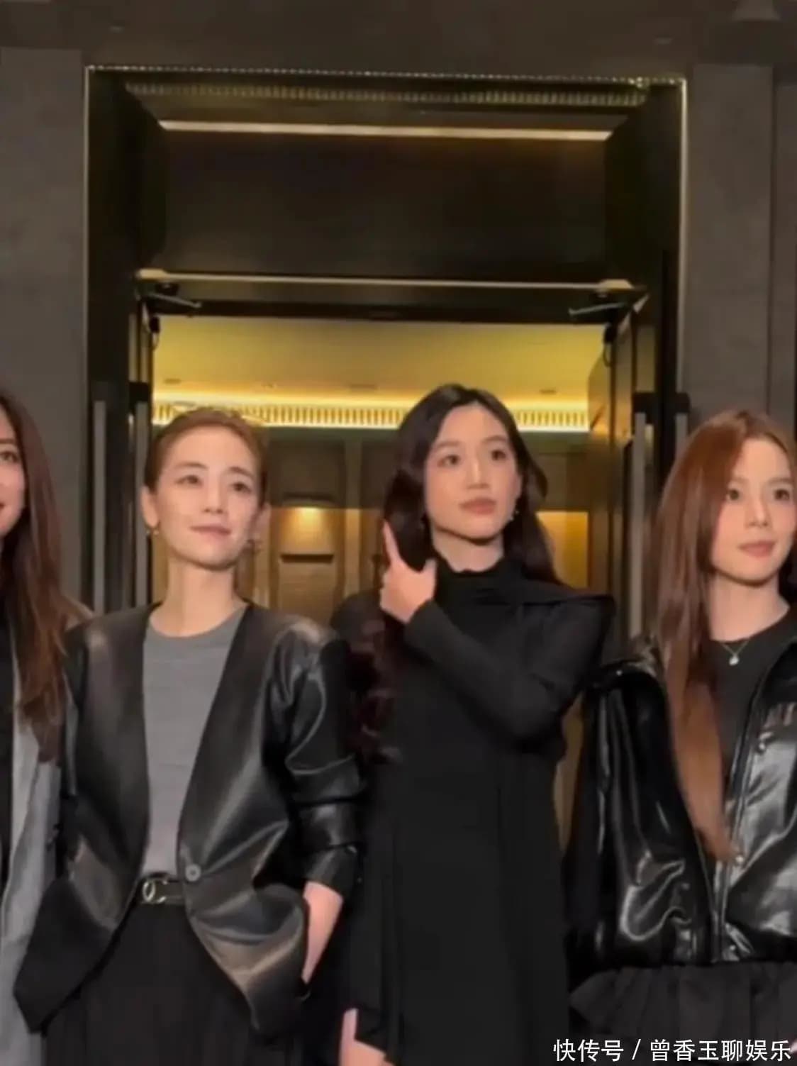 杨受成夫妇接受祝福