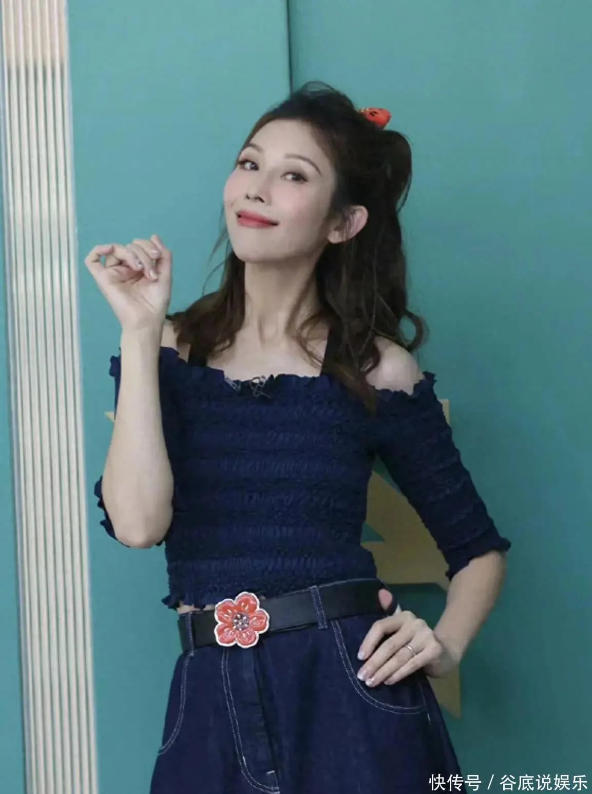 蔡少芬年轻时期参加港姐选美及早期生活照