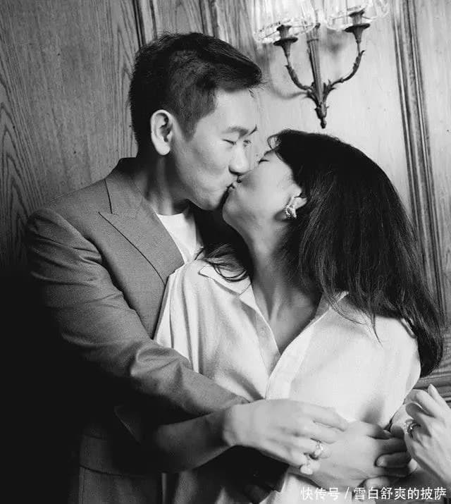 Jacob在巴黎时装周向郑瑶求婚的浪漫现场