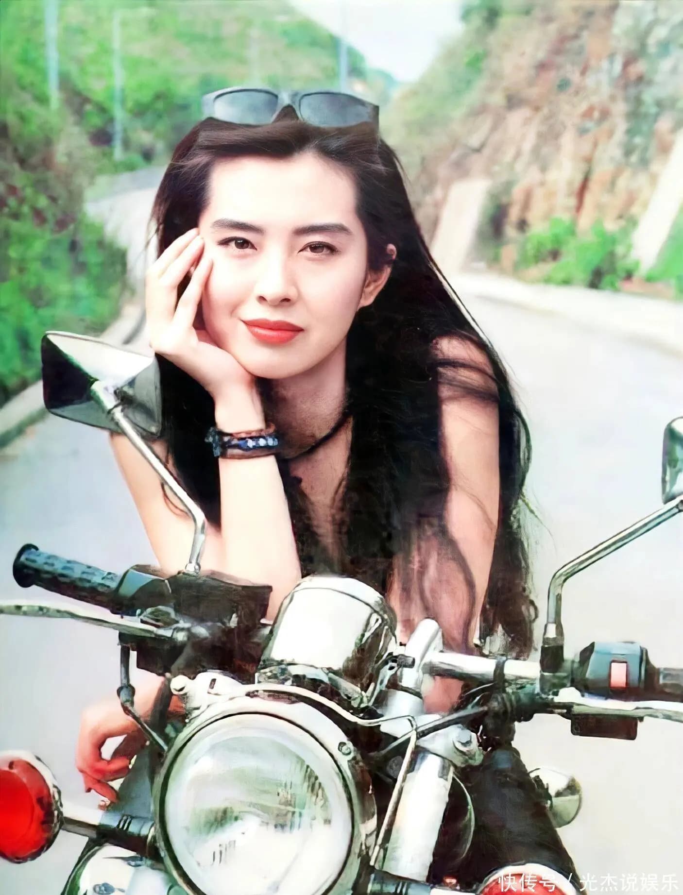 90年代王祖贤时尚写真,展现东南亚第一美腿风采