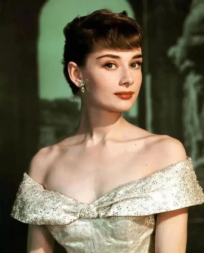 部分消费者在大众点评等平台误以为该餐厅为赫本家族官方授权店