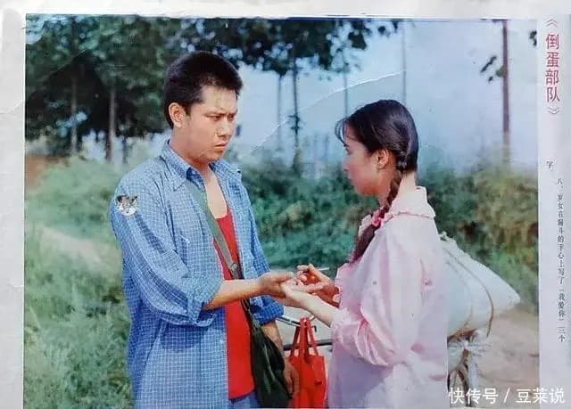 高度还原90年代农村与城市生活场景的道具