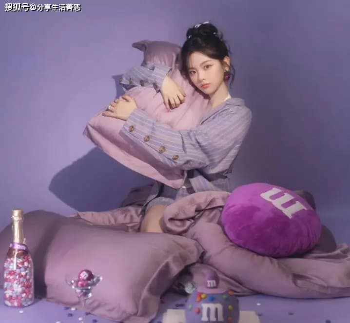 杨超越童话风格造型的创新与突破对比