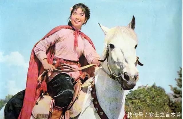 吴海燕在片场刻苦钻研角色神态的珍贵画面