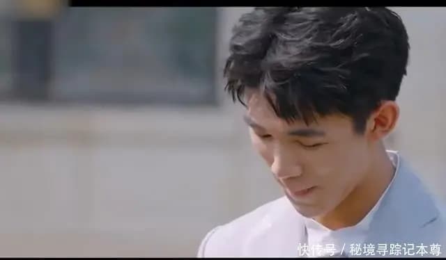 荣梓杉在中法汇演官方活动中频频笑场