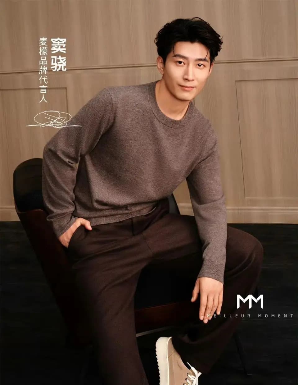 何超莲参加国外时装周,事业忙碌