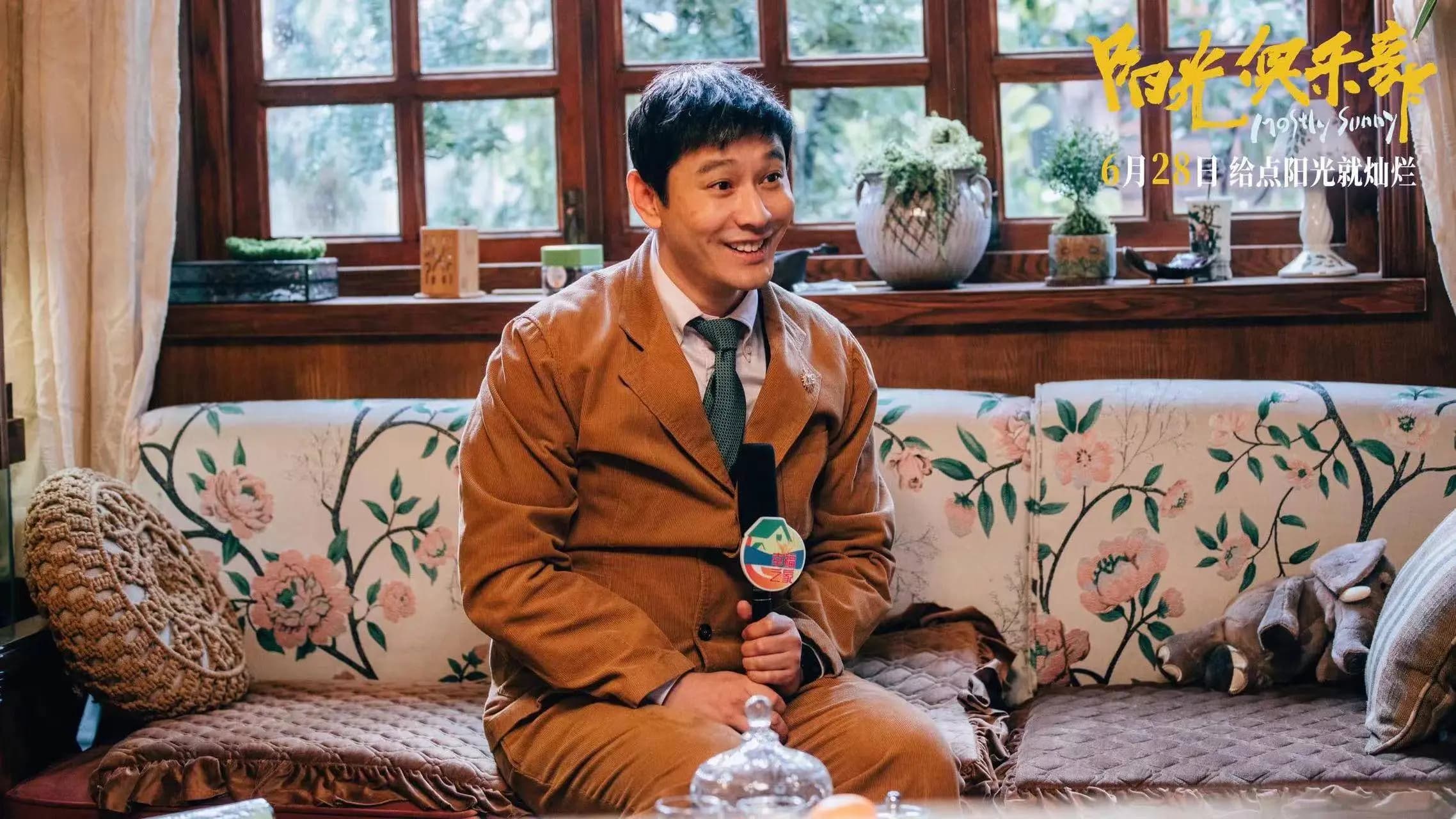 黄晓明获奖电影票房惨淡,肖战杨紫等打call都没用,观众真缺钱吗