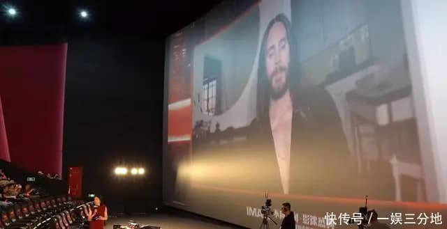 杰瑞德·莱托出现在IMAX巨幕上与影迷进行视频连线