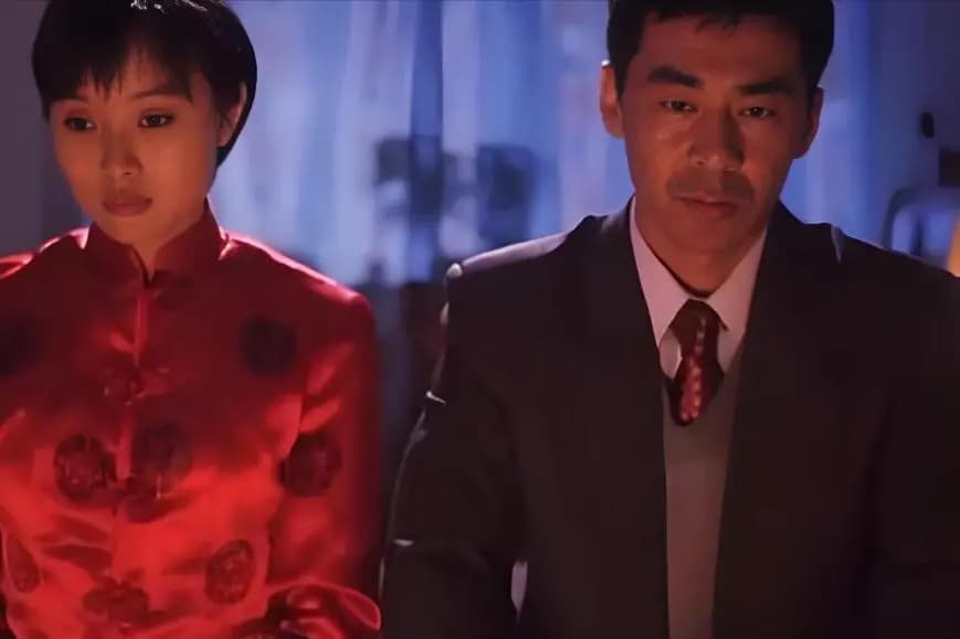 陈建斌年轻时的照片,眼神深邃