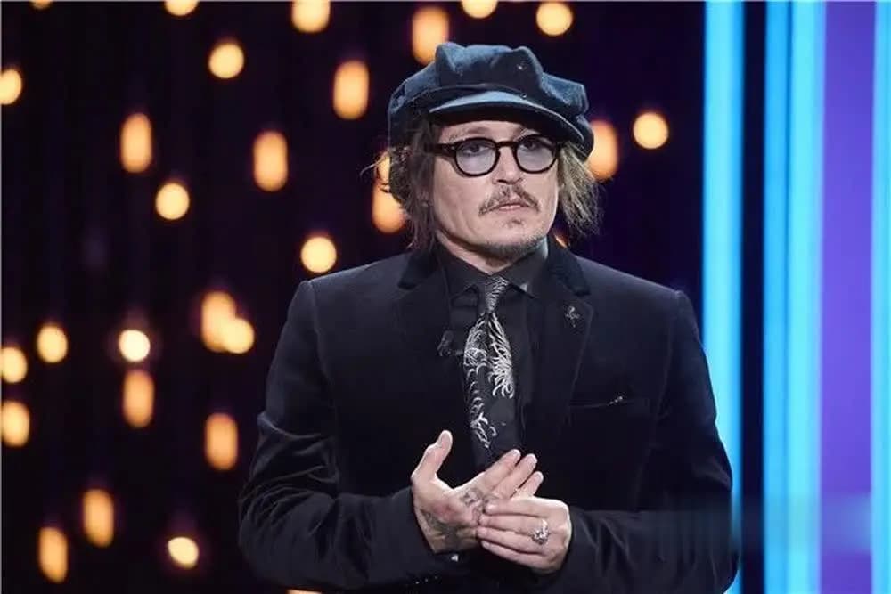 约翰尼·德普回归好莱坞大制作 将主演埃比尼泽圣诞颂歌