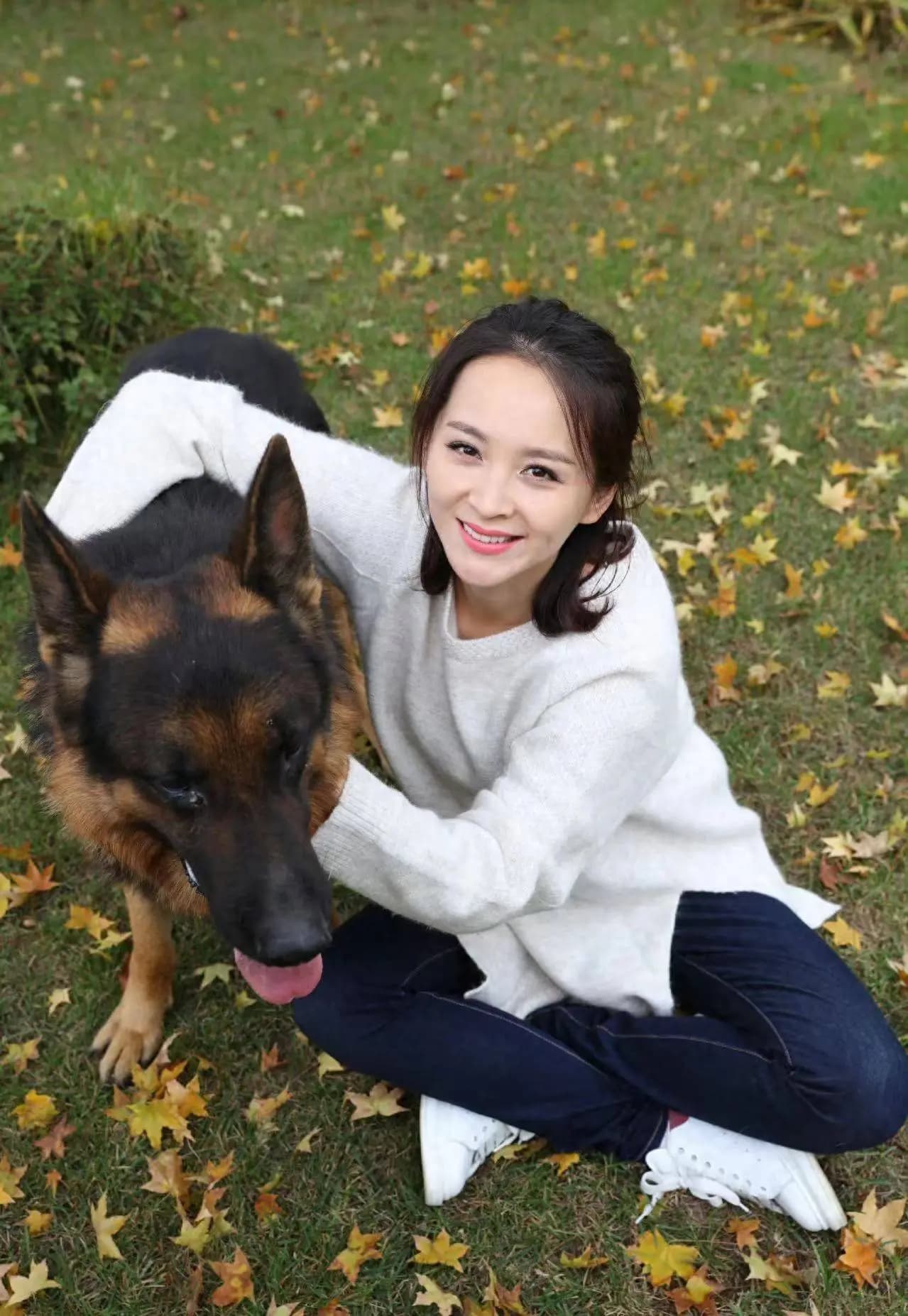 路行退出节目录制邓莎代发声,她一人咋录?