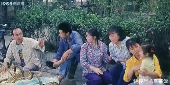 细致入微的城市宿舍大院布景