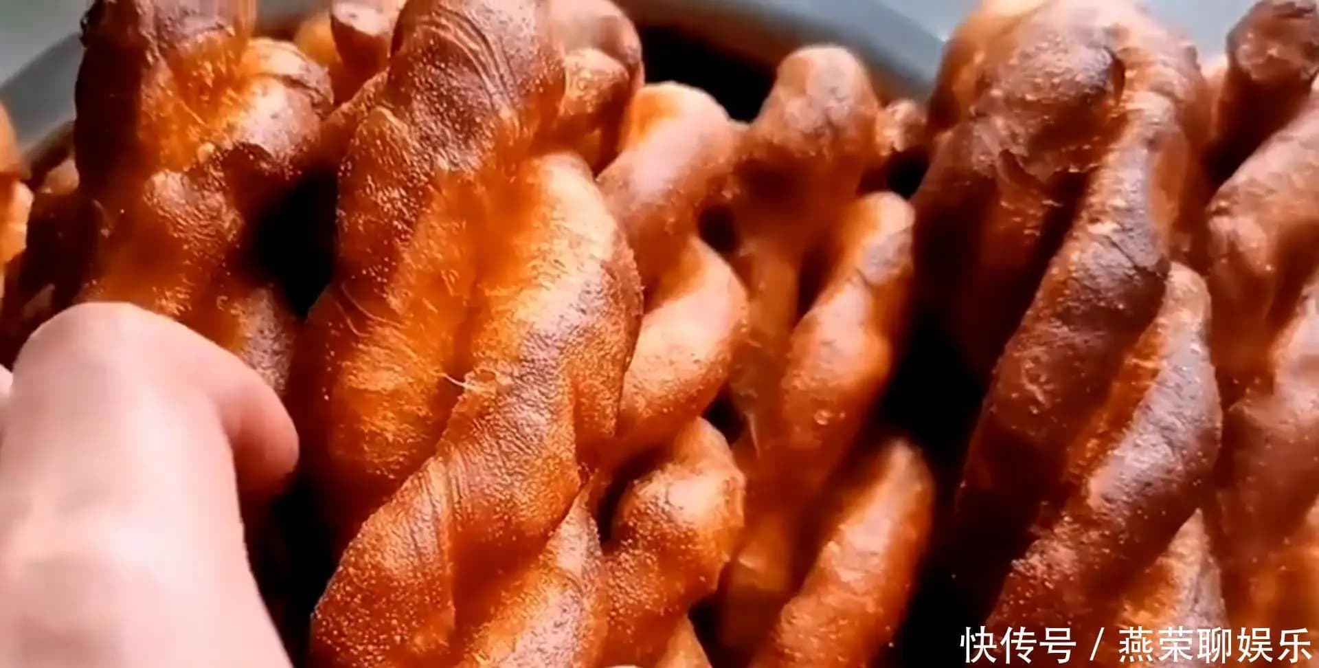 宋亚轩剧中首次尝试吸烟动作细节描写