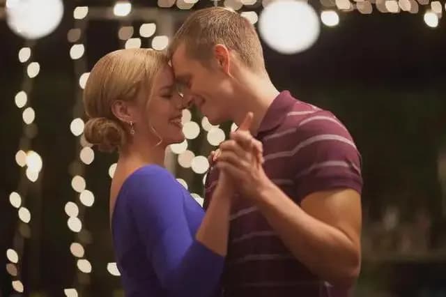 赛博朋克经典电影《机械战警》暴力美学剧照