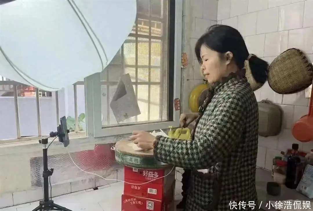 厨房歌手李芬芬:曾自卑到不敢看观众,如今闪耀央视《星光大道》