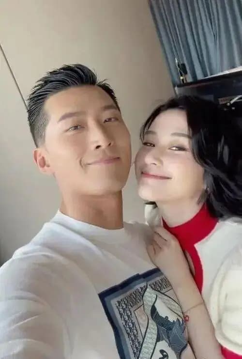 家暴童星被封杀了?何超莲窦骁辟谣?曾舜晞耍帅翻车?张予曦得罪赵露思?姨太问答