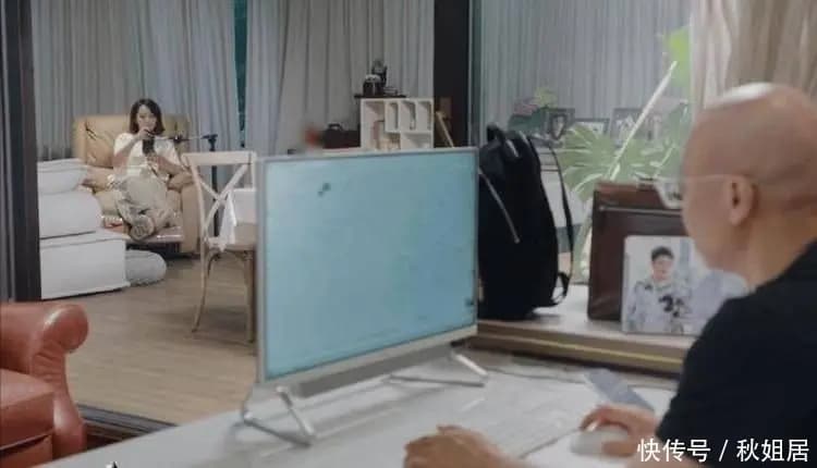 邓莎形容婚姻为丧偶式育儿,丈夫长期缺席家庭生活