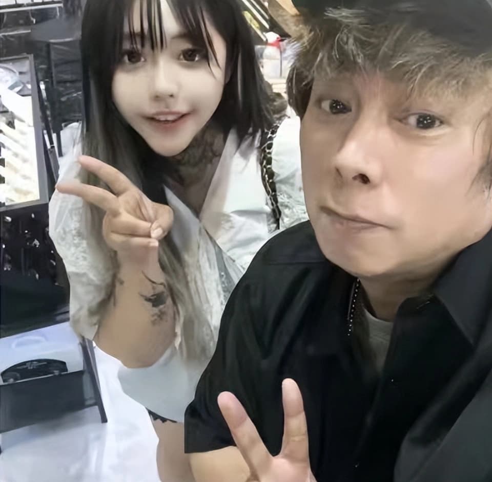 网友晒出今年与曹西平的合照