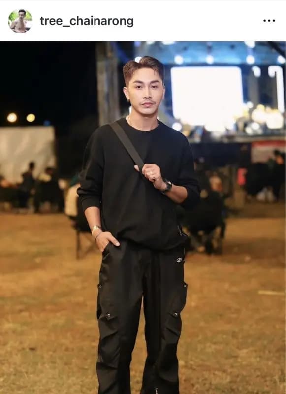 Tree Chainarong在舞台上接受粉丝热情应援