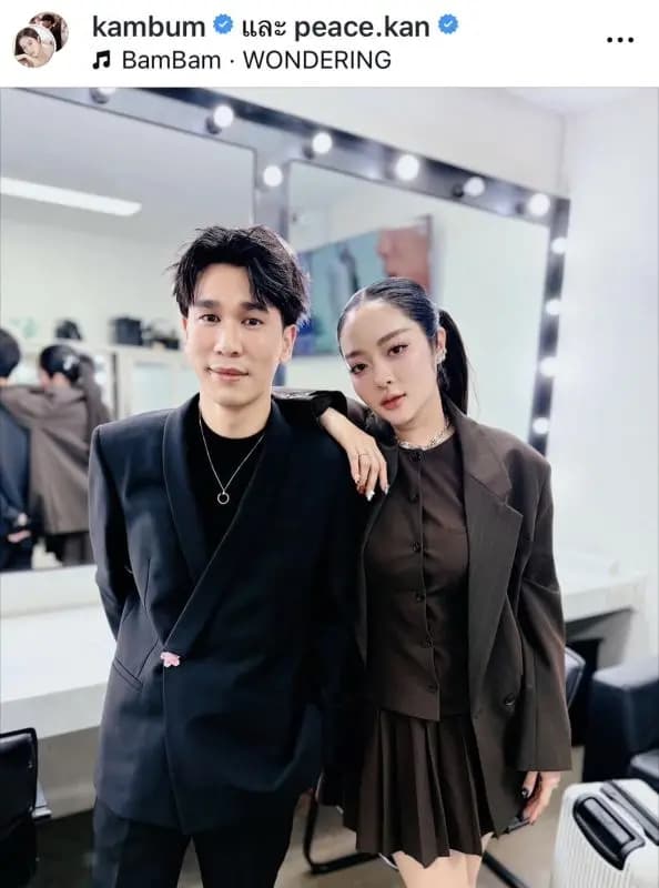 泰星Gam Boom Preeyada展示她心爱的宠物狗