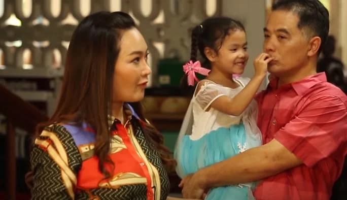 Heart Suthipong与妻子及孩子们的旅行照片