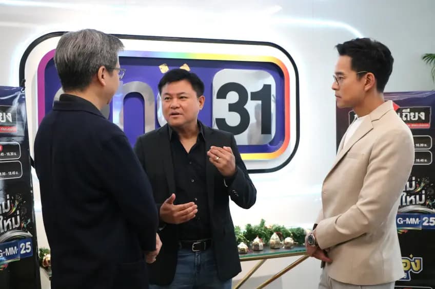 Boy Takonkiet与TERO Digital高层合影,庆祝节目入驻