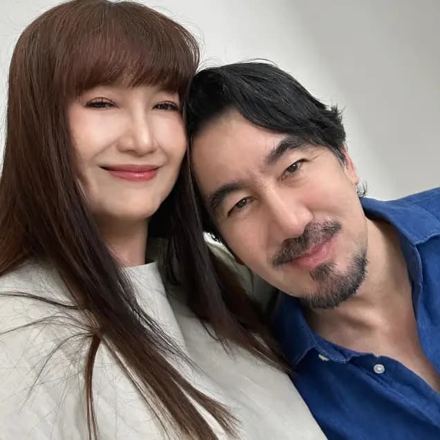 Bie Teerapong在电视剧中的成熟扮相