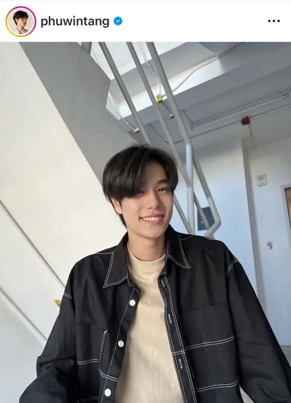 Phuwin拍摄的汽车被刮伤的细节照片