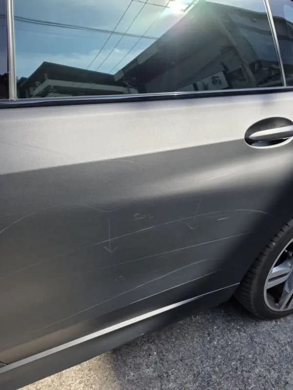 Phuwin抱怨爱车被划的推文内容详情