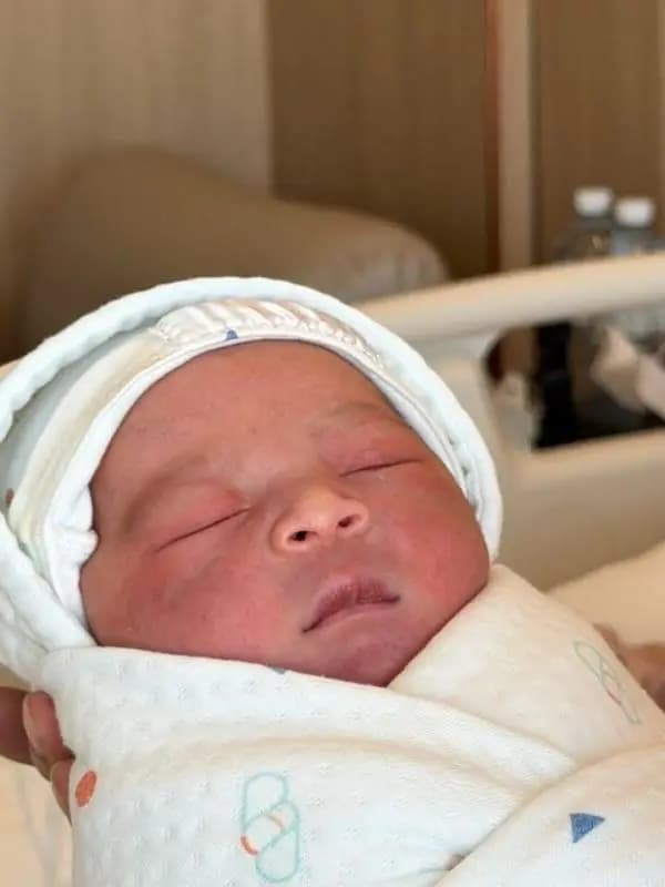 新生儿Saros的正面高清萌照