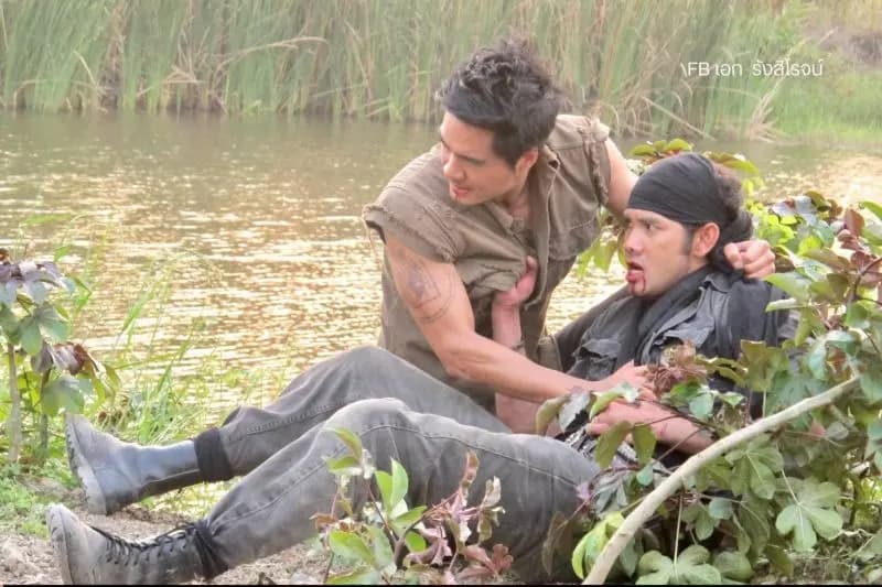 Eak Rungsiroj在动作剧中的经典剧照