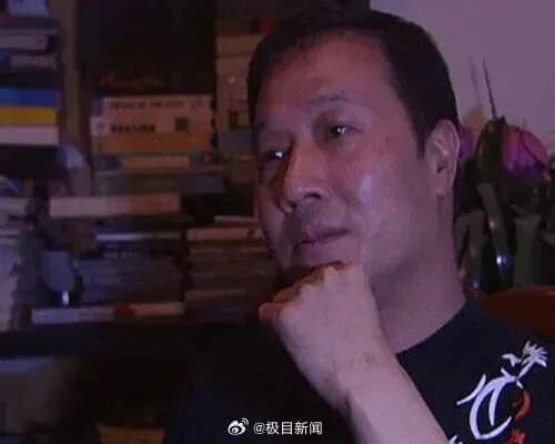 郑钧首张专辑《赤裸裸》封面