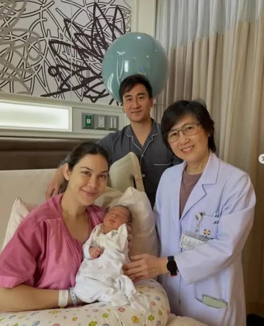 网友热烈祝贺Matt Peranee与Fame喜得贵子