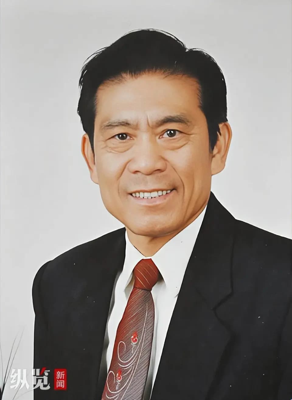 李如刚先生灵堂遗照,面容慈祥,悬挂于灵堂正中