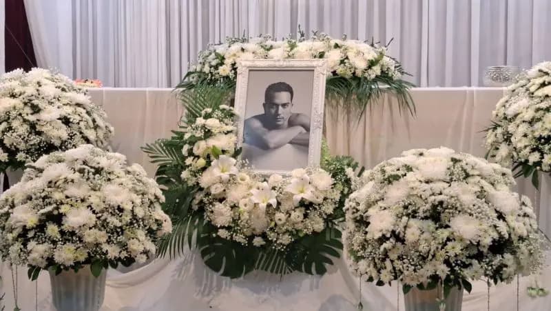 亲友们在葬礼现场共同缅怀Nan Dance Army,送别最后一程