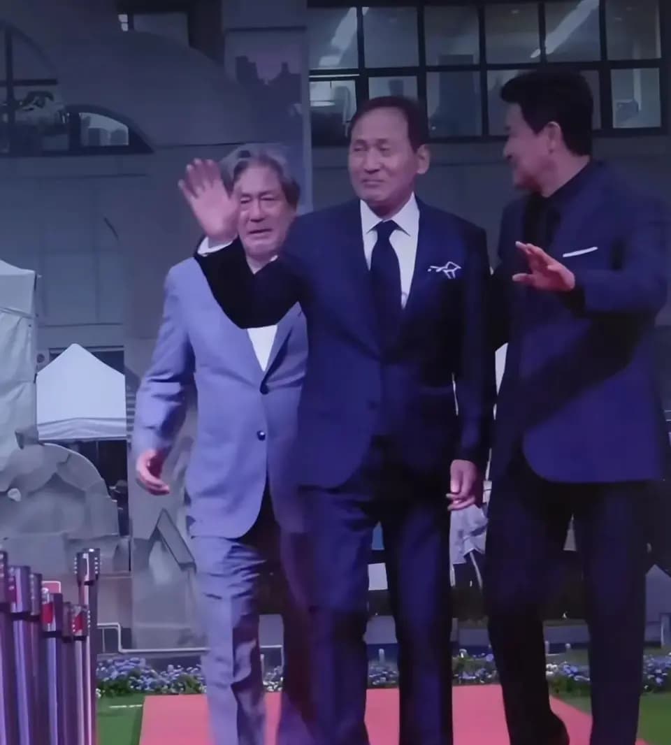 青年时期的安圣基凭借《畹风的好日子》获奖