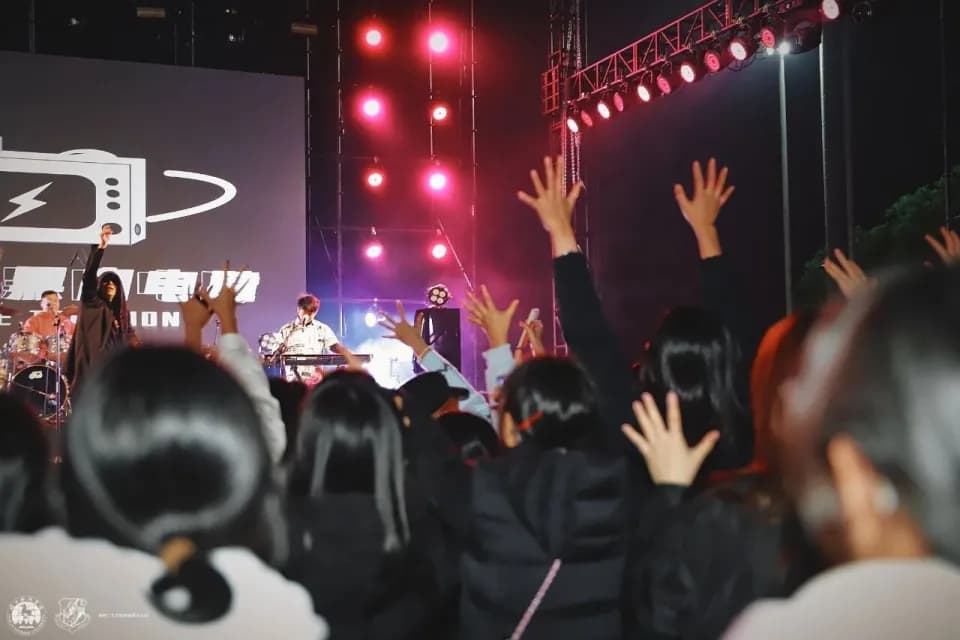 以音乐为媒介凝聚高校青春力量