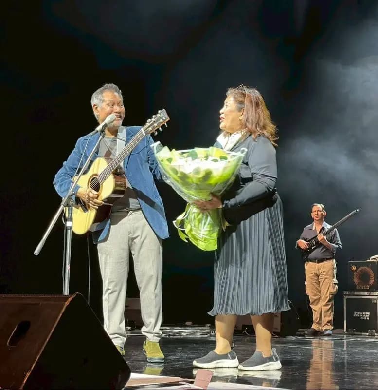 Bom与Nu在Fat Radio音乐节重逢拥抱