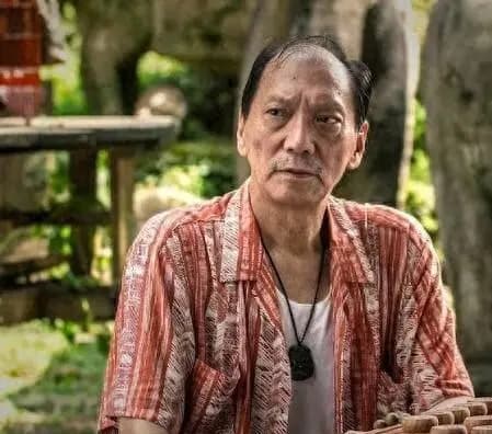 袁祥仁年轻时期的武术指导工作照与经典银幕形象