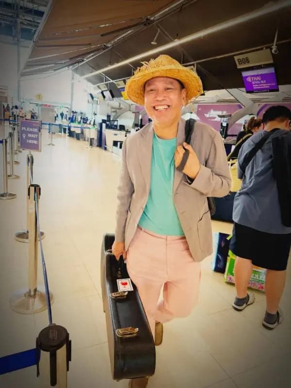 Bom Sincharoen与DJ Nu年轻时的合影回忆