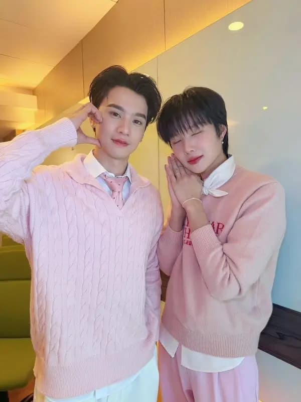 Keng Harit与Namping Napatsakorn以及Tle Matimun与FirstOne Wannakorn宣传合影