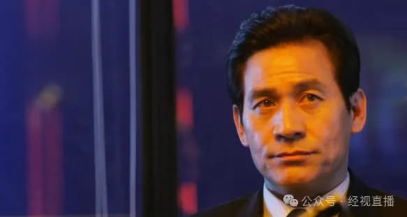 安圣基生前坚持健身抗击血癌的采访画面