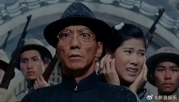 1994年电影《精武英雄》中袁祥仁饰演探长的剧照