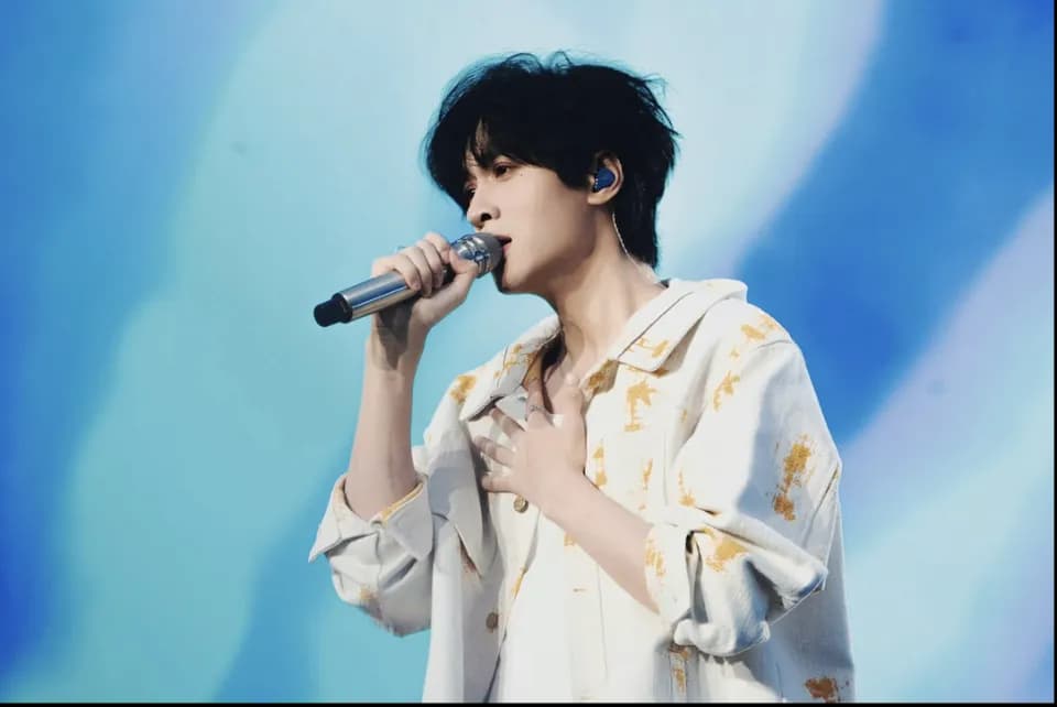 歌手与台下观众大合影