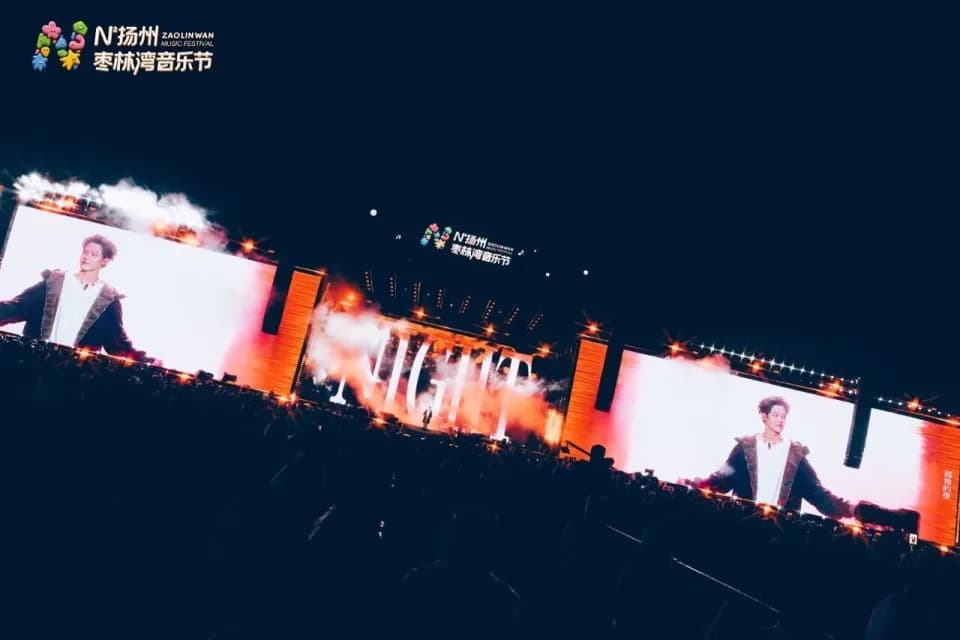 航天之夜演唱会歌手深情演绎