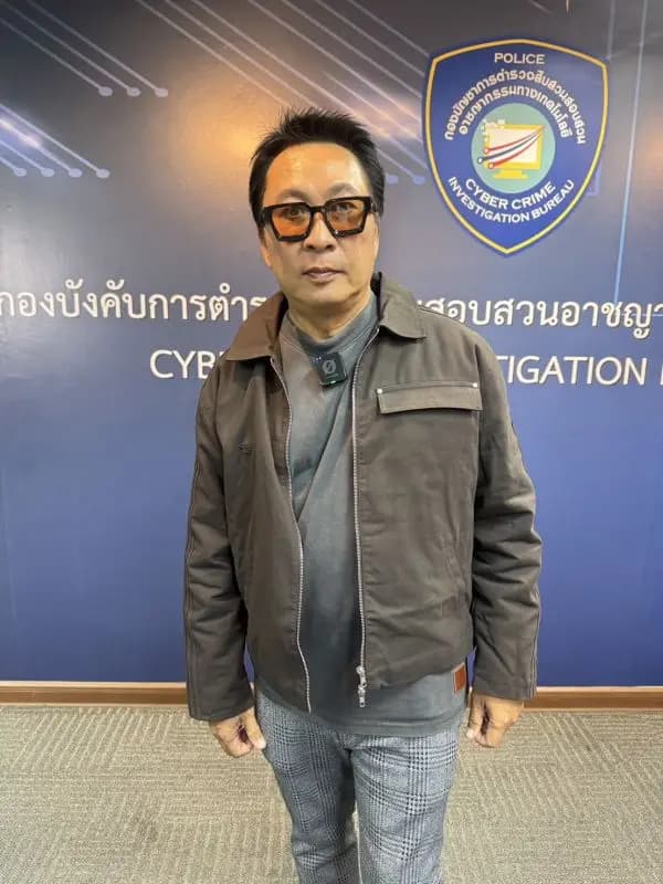 Ple Nakorn在警局接受媒体采访,神情严肃讲述AI诈骗经过