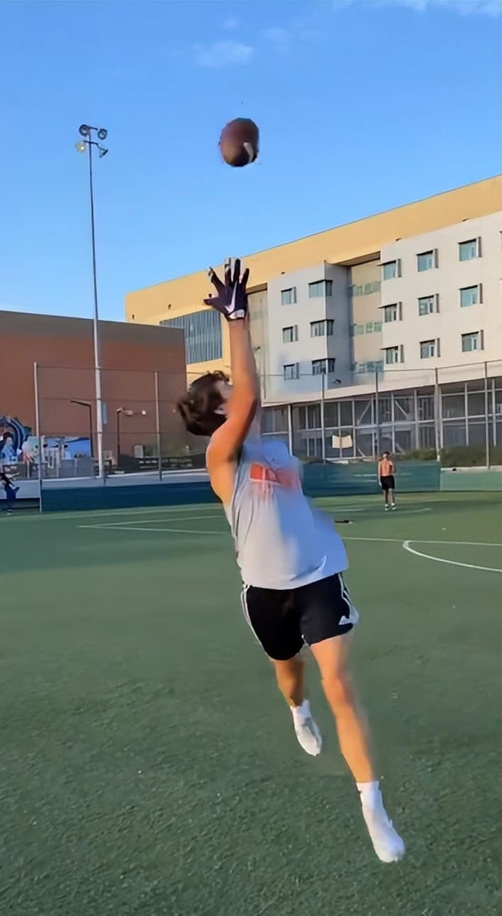 塔克杰纳尔生活照